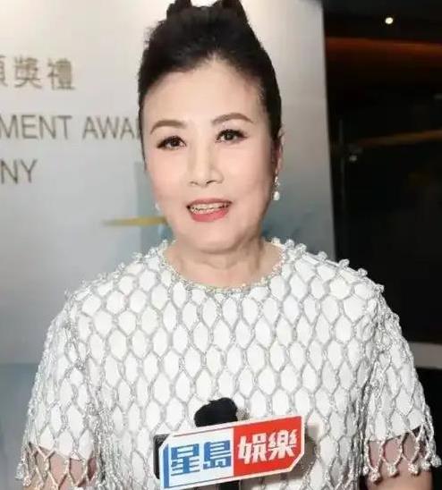 上上策 78岁汪明荃拼尽全力开演唱会，网友骂她捞钱，她却感动全场？