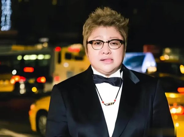 宝龙配资 韩红怒摔话筒退出综艺录制，“烧烤模式”逼疯艺术家？