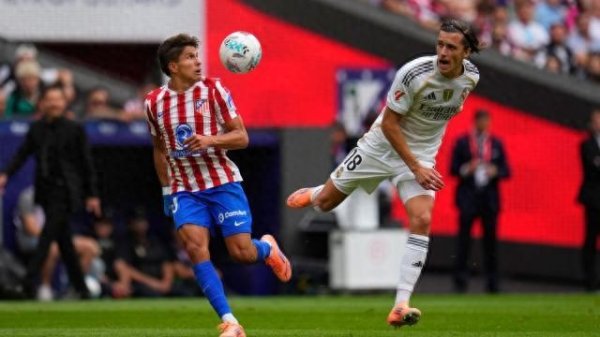 同花配资 马德里德比的几个画面: 笨拙解围与捂脸式庆祝